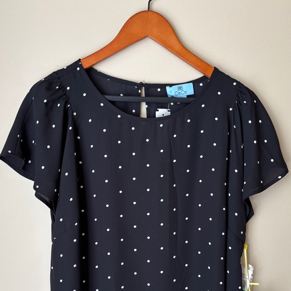 CeCe NWT Black and White Polka Dot Blouse Short Sleeves Size Large